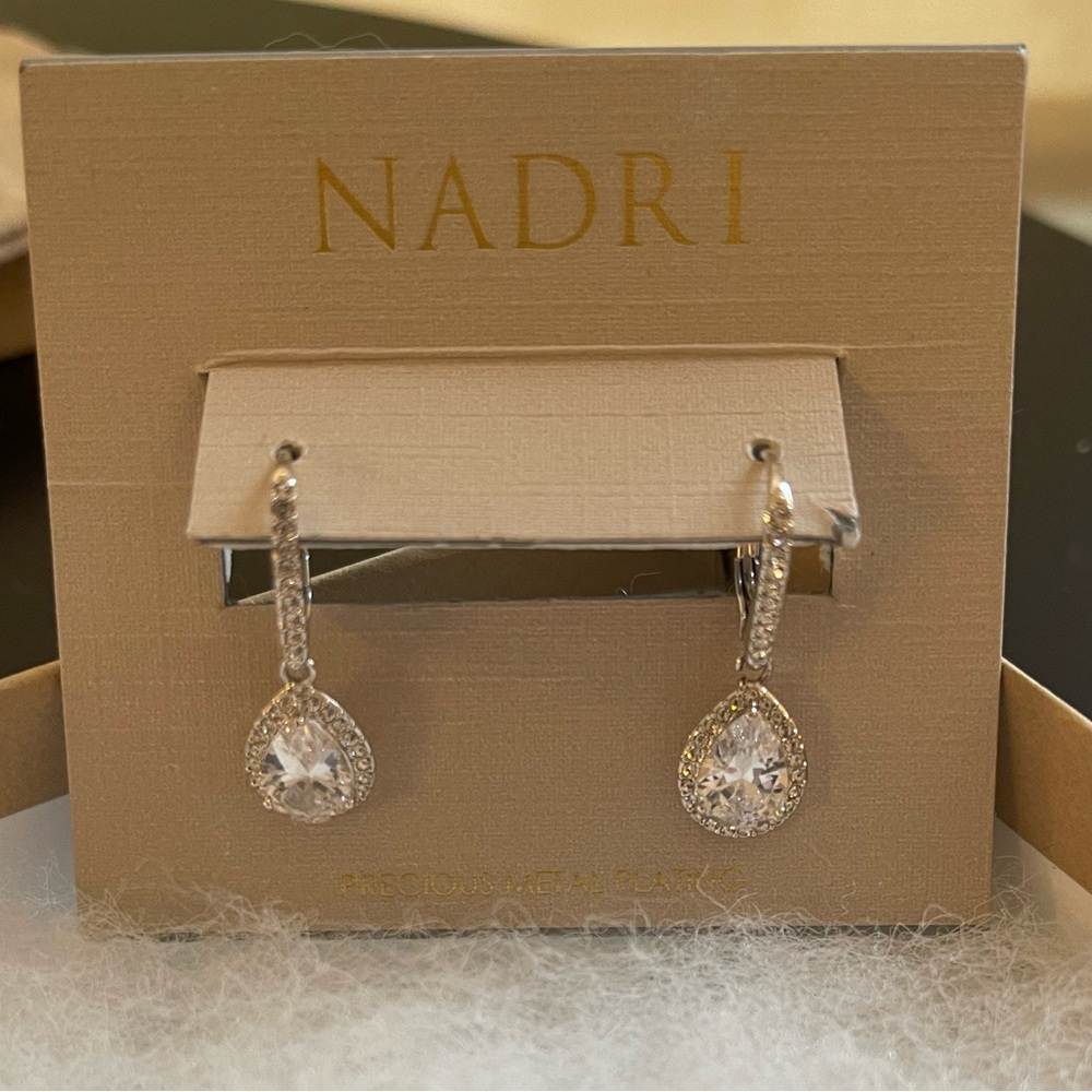 NADRI drop earrings silver and clear stone